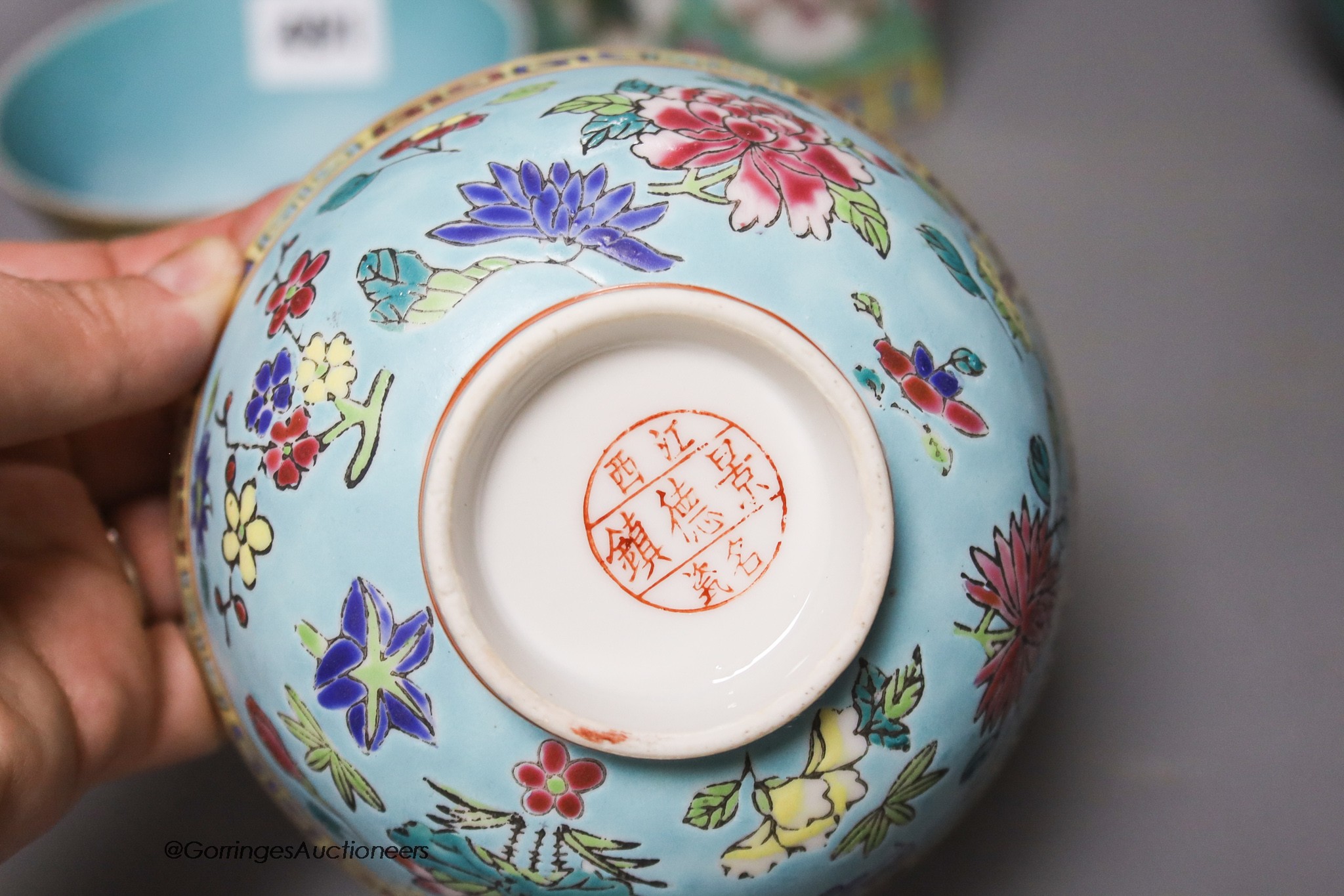 Five pieces of Chinese poychrome ceramics to include a jar and cover, a brush pot, a pair of bowls and dish, largest 15cm 60-80